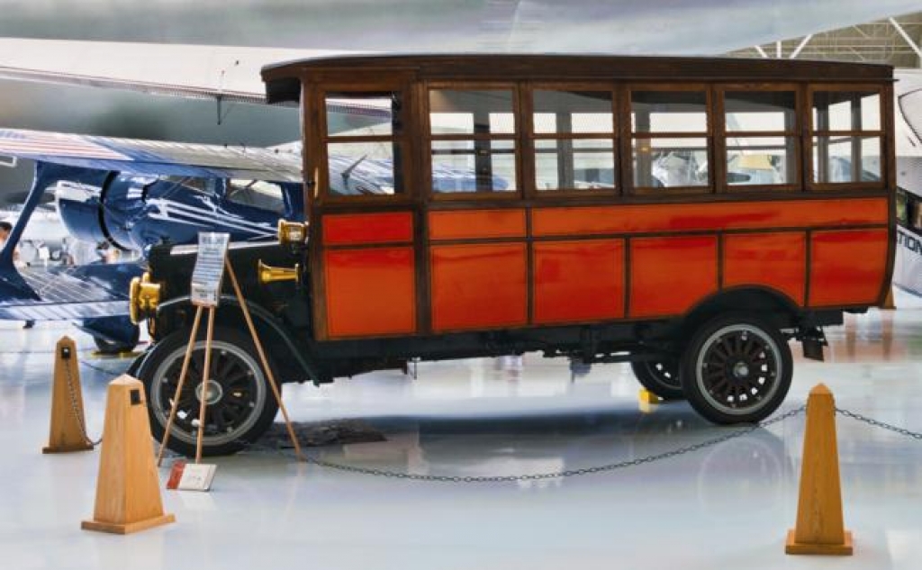 bus1920-1930-stroughton-3_04-07-2011